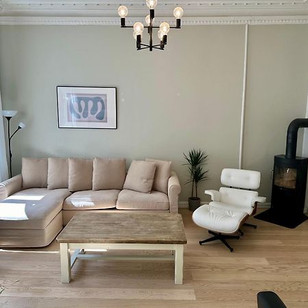 Classical 3 Bedroom, 2 Bath, Minutes From Royal Palace, Main Shopping Street, Restaurants & Downtown Oslo Bagian luar foto